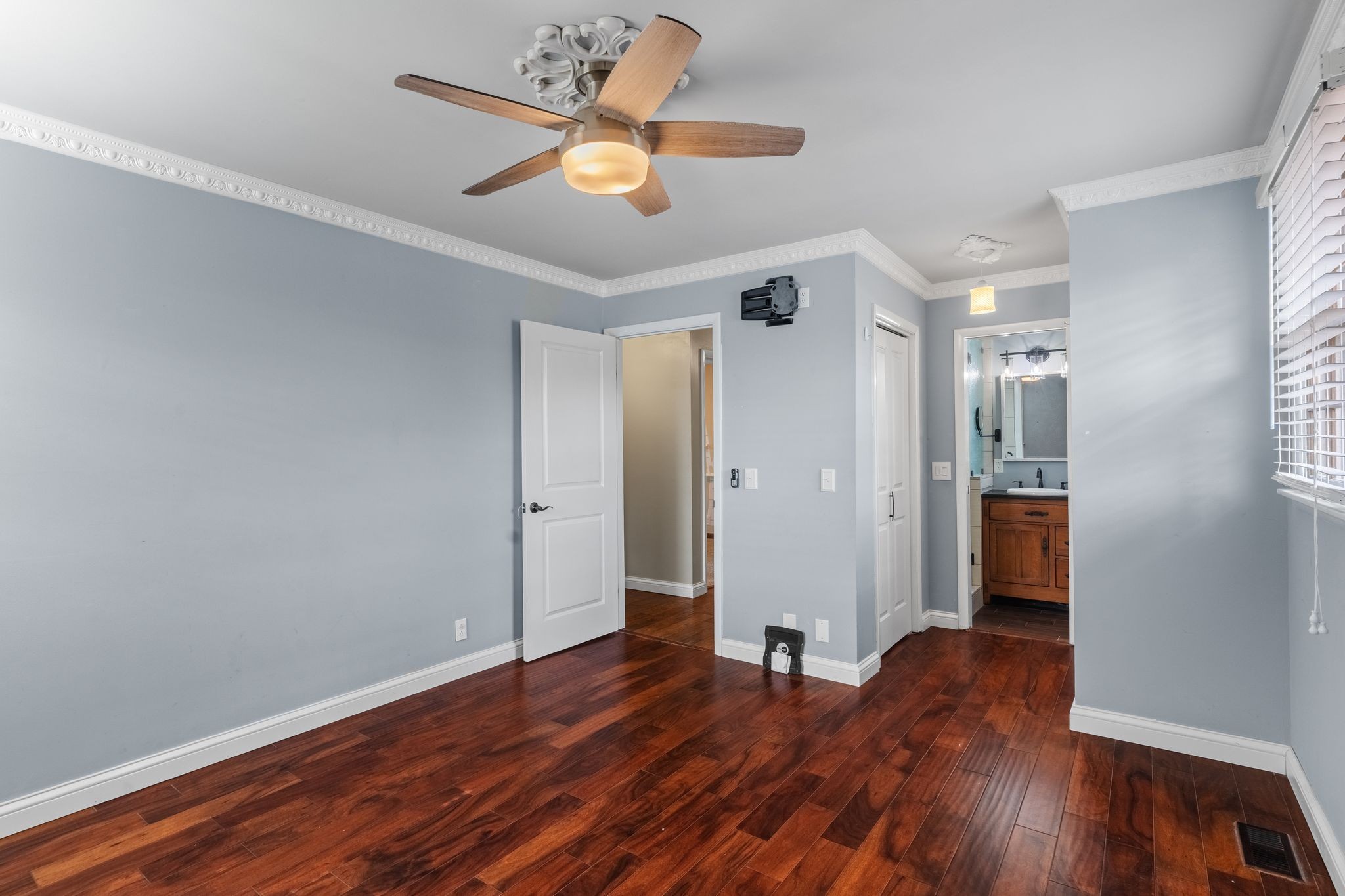 104 Meadowvue Drive Hendersonville, TN 37075 - Photo 26 of 43 a view of a hallway with wooden floor