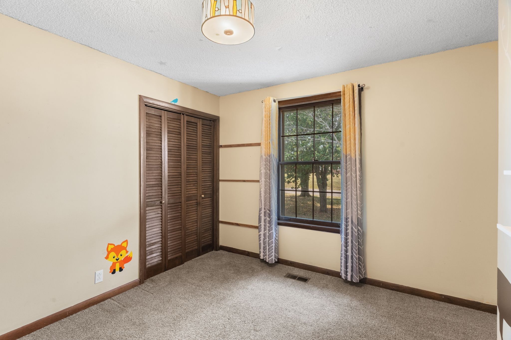 104 Meadowvue Drive Hendersonville, TN 37075 - Photo 30 of 43 an empty room with sliding door and windows