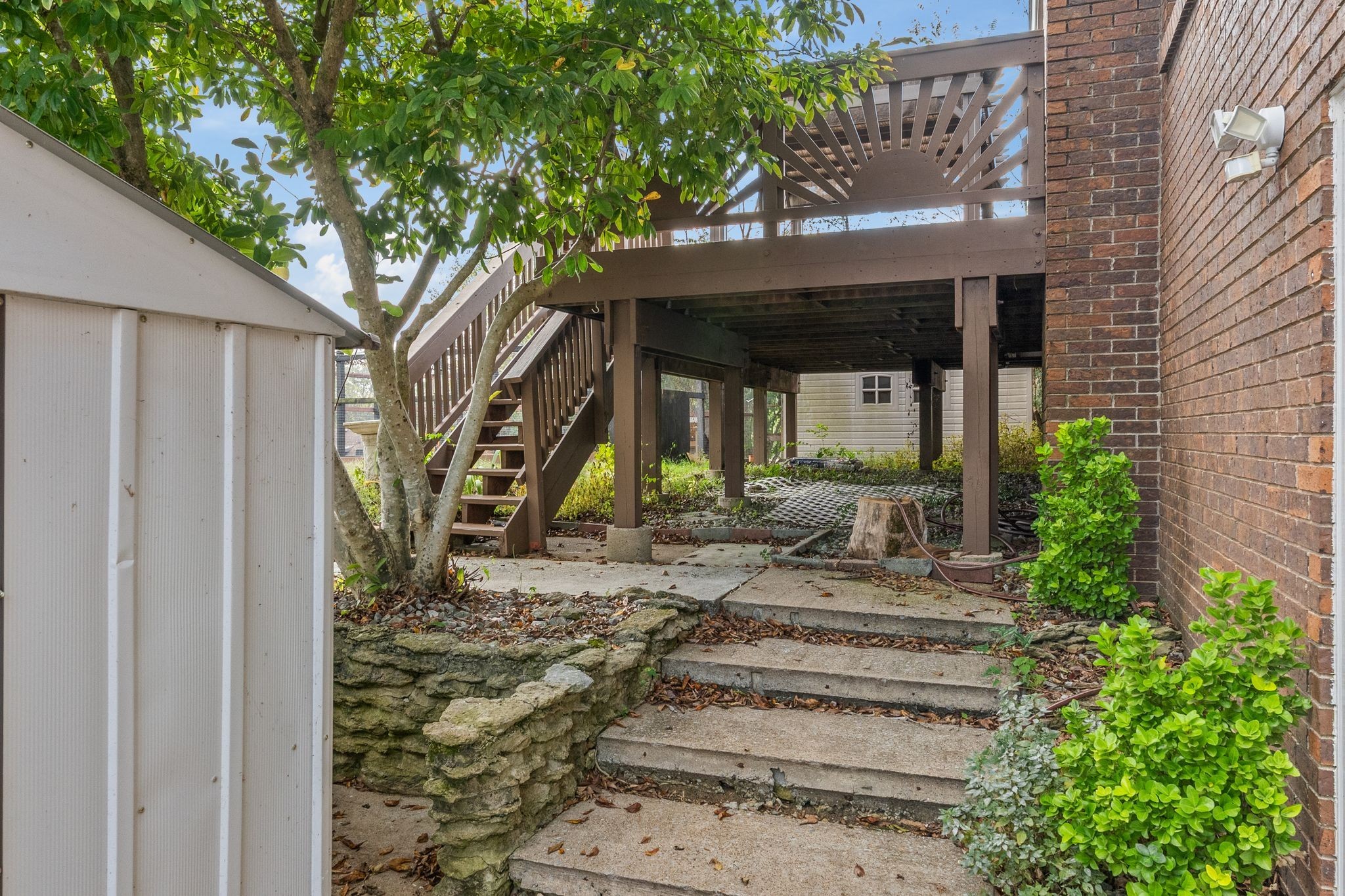 104 Meadowvue Drive Hendersonville, TN 37075 - Photo 38 of 43 a front view of a house with plants
