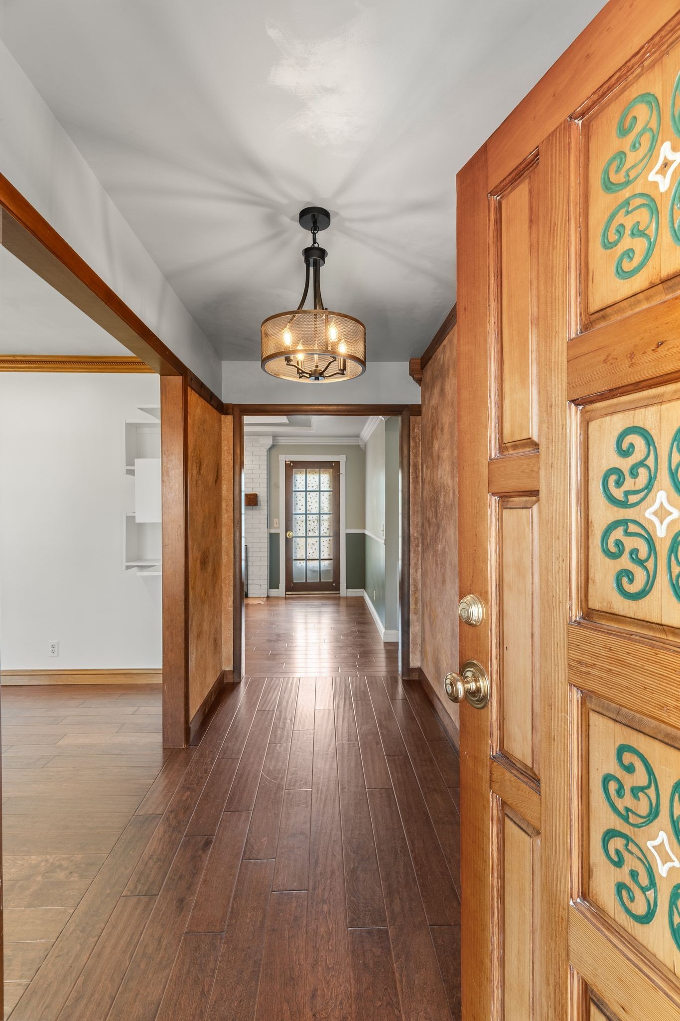 104 Meadowvue Drive Hendersonville, TN 37075 - Photo 6 of 43 a view of hallway with wooden floor and chandelier