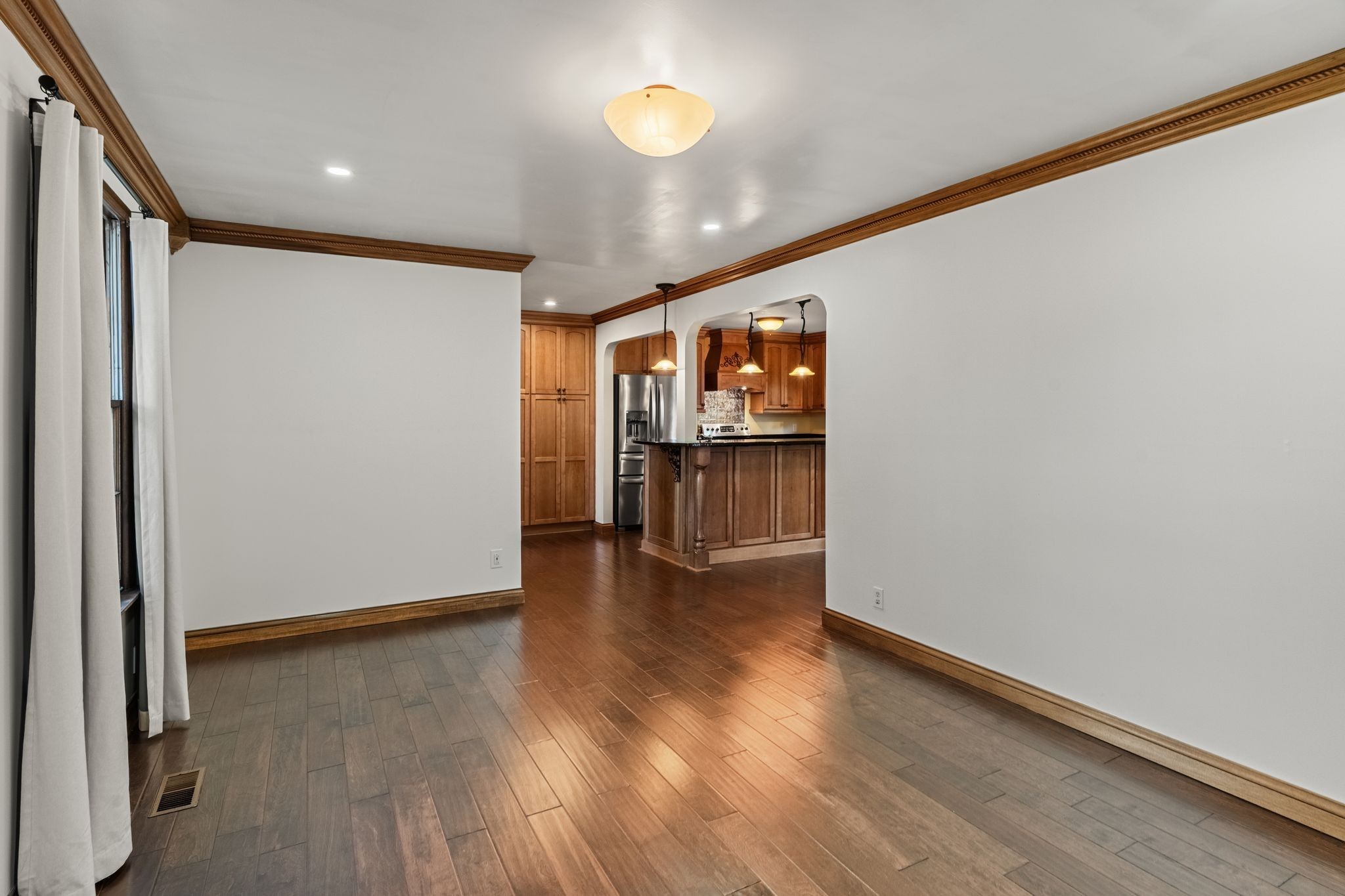 104 Meadowvue Drive Hendersonville, TN 37075 - Photo 8 of 43 a view of a livingroom with wooden floor