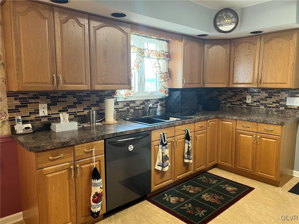 3130 Shankweiler Road Allentown, PA 18104 - Photo 6 of 31 Gallery Image 6