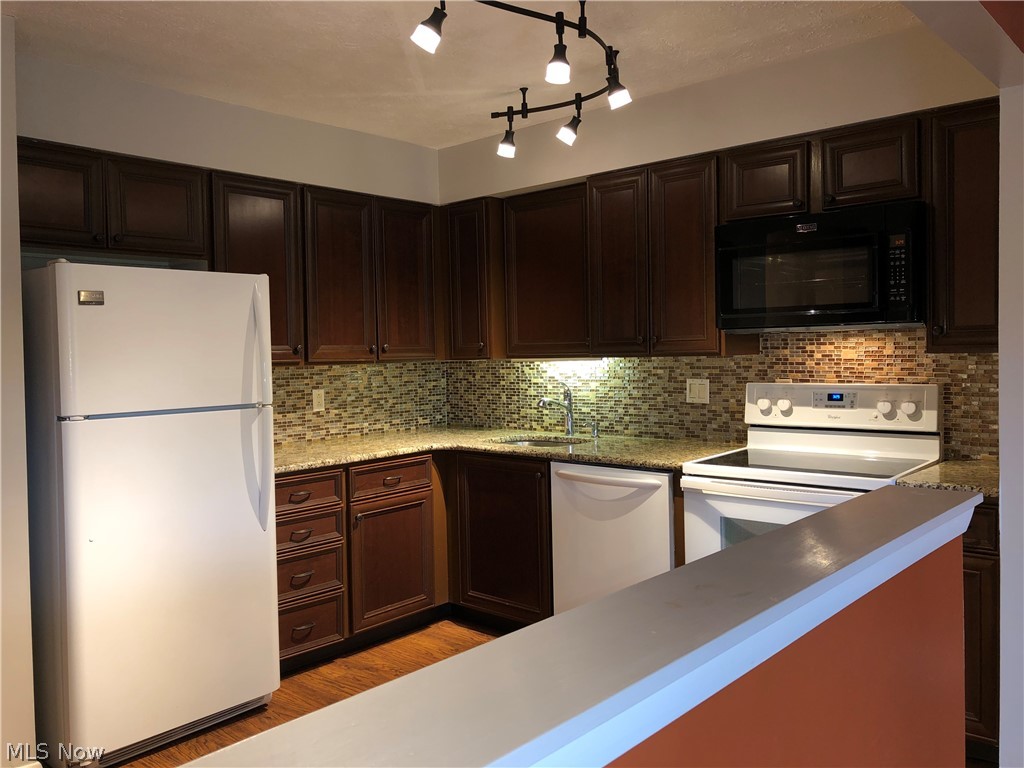 1175 East Calla Road, Unit D232 Youngstown, OH 44514 - Photo 3 of 28