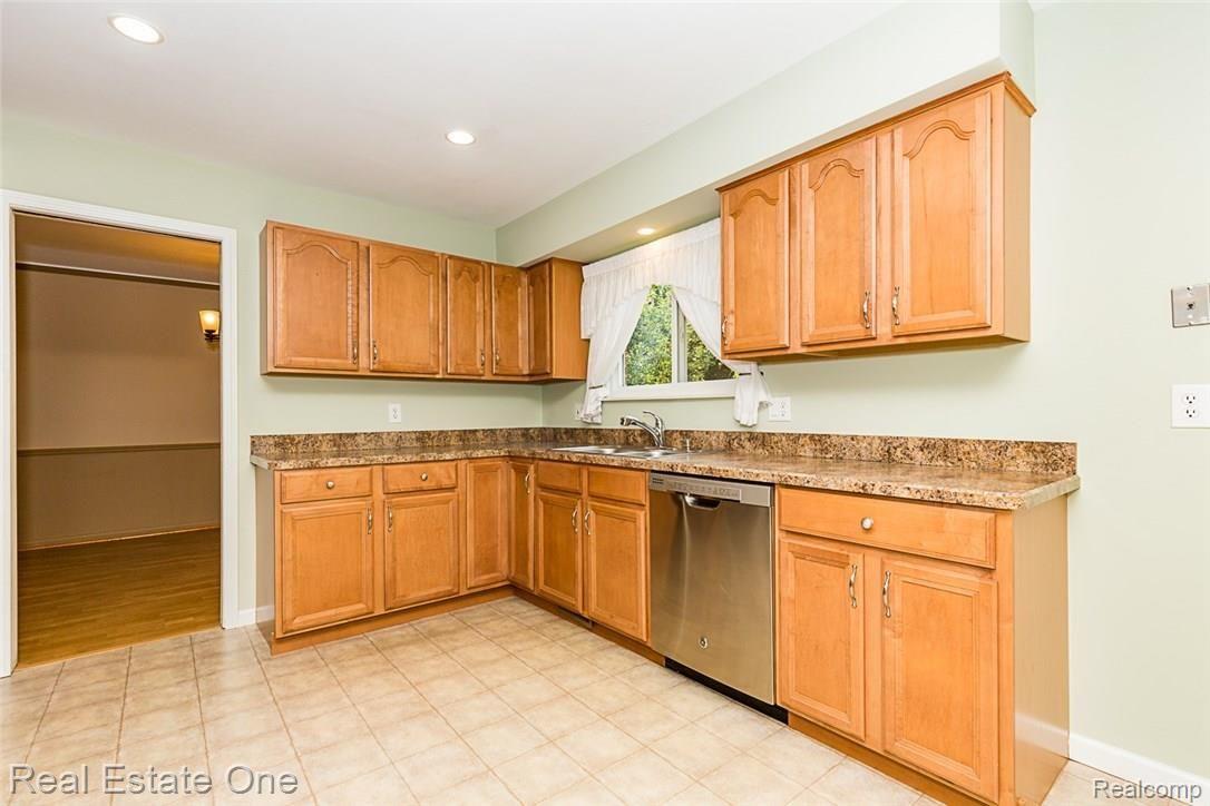 762 Baylor Road Rochester, MI 48309 - Photo 8 of 31 Baylor-P020.jpg