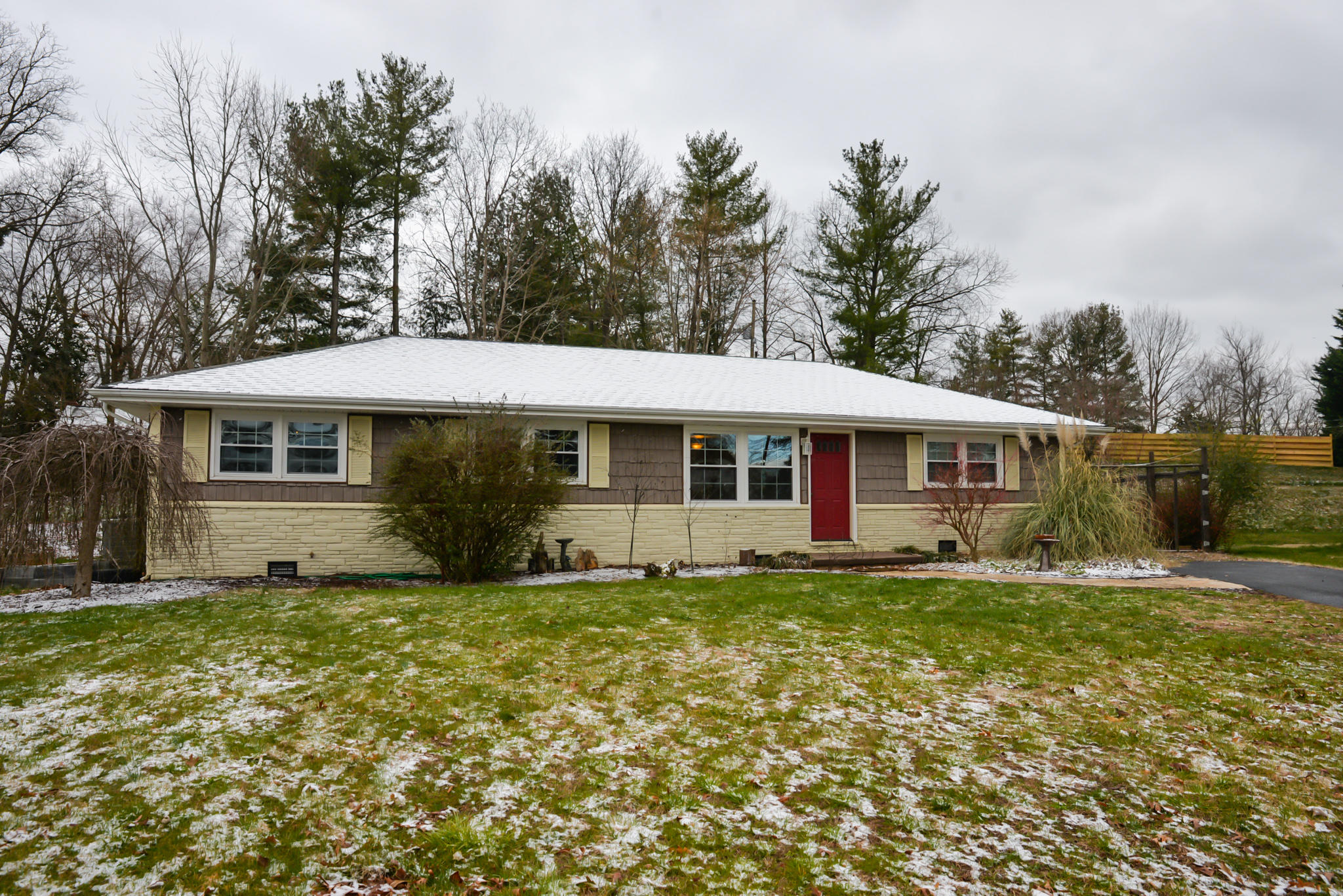 206 Knob Road Greeneville, TN 37745 - Photo 2 of 29 DSC_7390