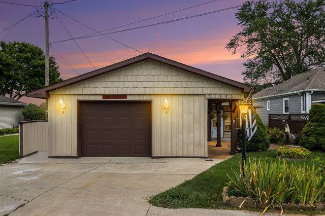 $375,000 | 51765 Easy Street, Paw Paw, MI 49079