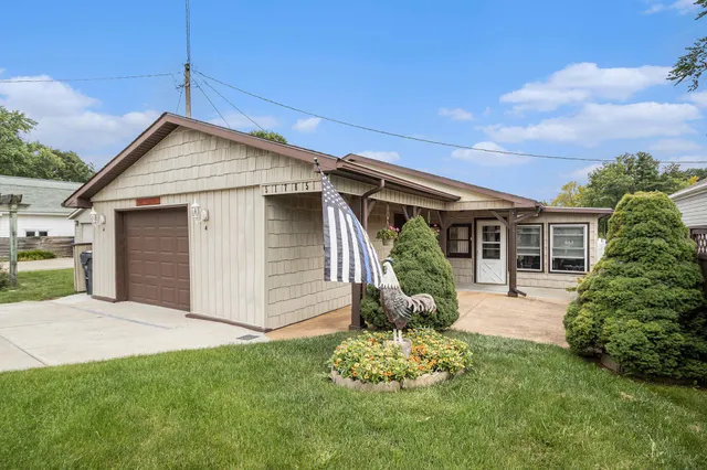 $375,000 | 51765 Easy Street, Paw Paw, MI 49079