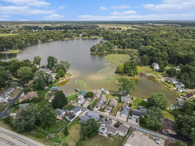 $375,000 | 51765 Easy Street, Paw Paw, MI 49079