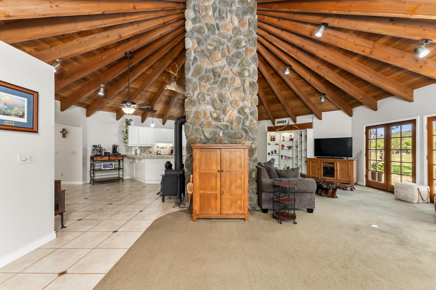 5990 Upper Ridge Way Auburn, CA 95602 - Photo 13 of 51 a view of livingroom with furniture and workspace