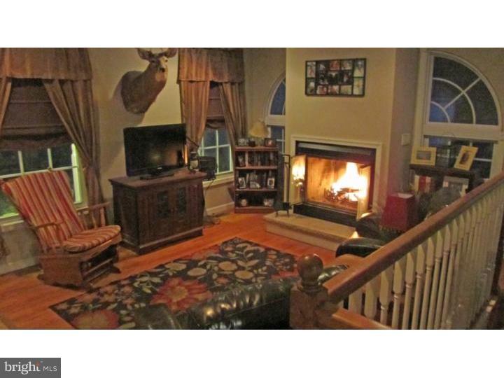 890 Elk Road Monroeville, NJ 08343 - Photo 5 of 19 Living Room