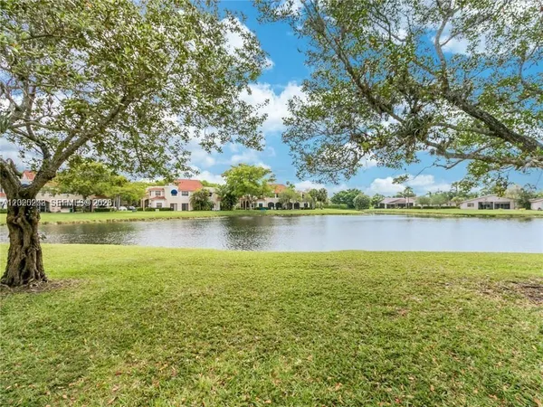 $2,500 | 436 Lakeview Drive, Unit 203, Weston, FL 33326