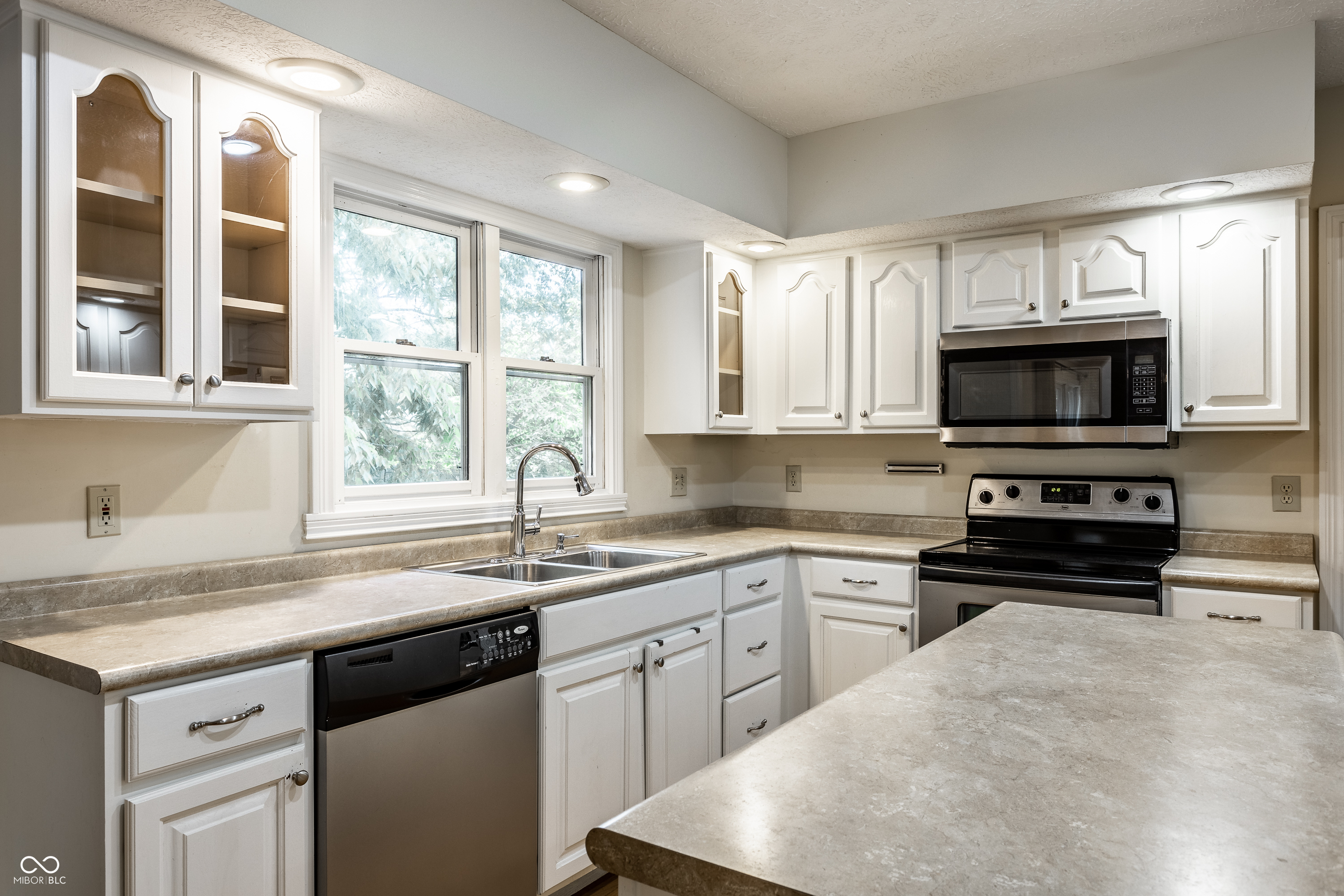 795 Grace Drive Carmel, IN 46032 - Photo 6 of 38