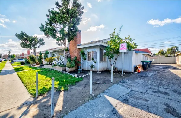a view of a house with backyard and sitting area