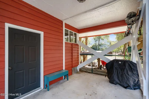 $989,000 | 121 Seagull Court, Surf City, NC 28445