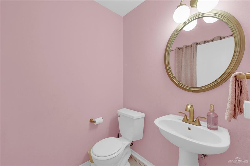 3904 Robin Avenue McAllen, TX 78504 - Photo 6 of 32