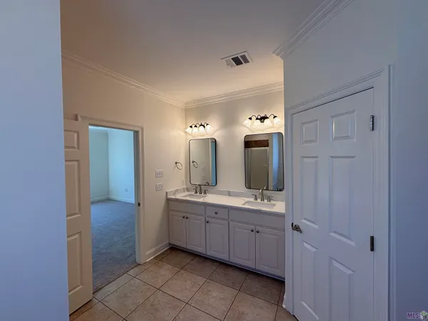 $2,400 | 7047 Sweetspire Drive, Baton Rouge, LA 70817