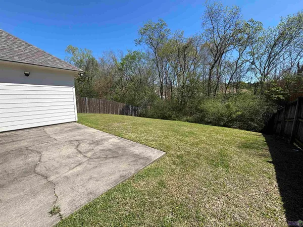 $2,400 | 7047 Sweetspire Drive, Baton Rouge, LA 70817
