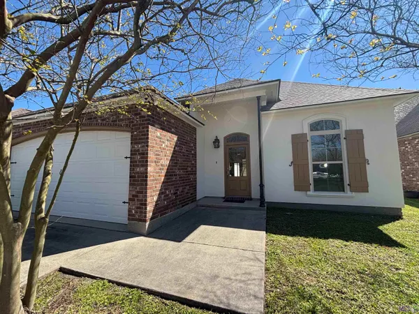 $2,400 | 7047 Sweetspire Drive, Baton Rouge, LA 70817