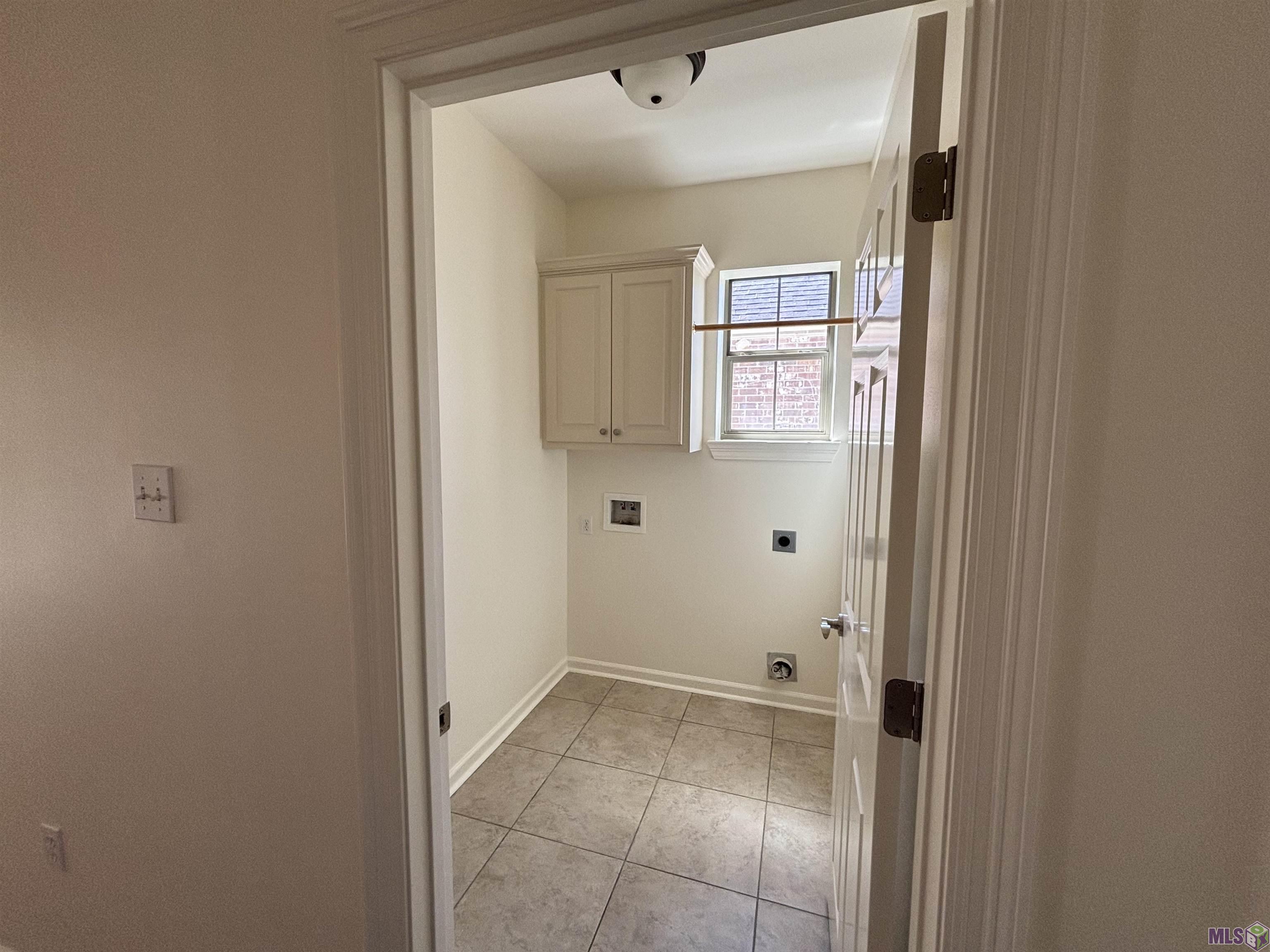 7047 Sweetspire Drive Baton Rouge, LA 70817 - Photo 24 of 25 LAUNDRY ROOM
