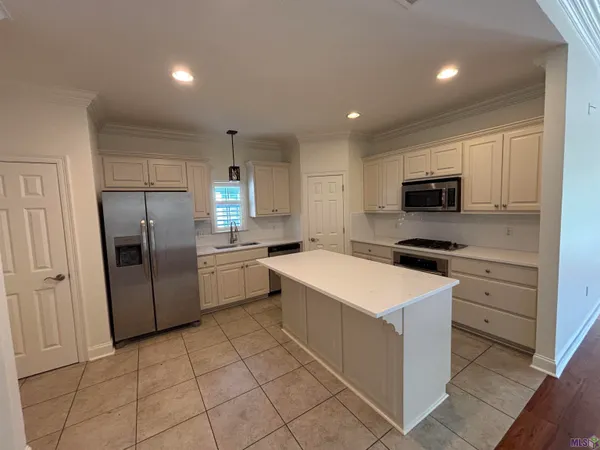 $2,400 | 7047 Sweetspire Drive, Baton Rouge, LA 70817