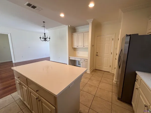 $2,400 | 7047 Sweetspire Drive, Baton Rouge, LA 70817