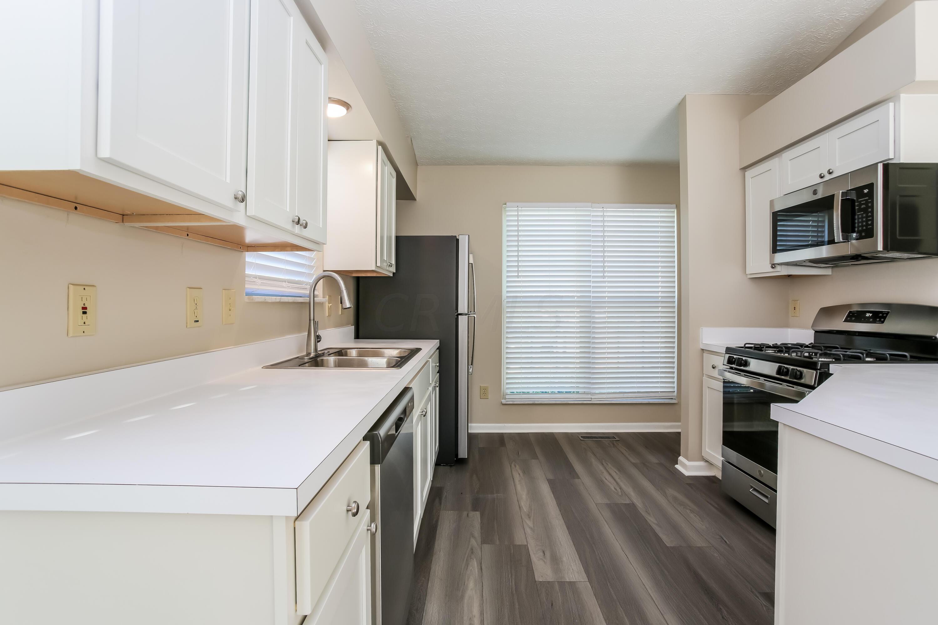 2943 Briar Ridge Road Columbus, OH 43232 - Photo 6 of 15 1010815.2943 Briar Ridge Road - Kitchen