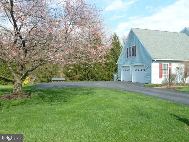 2360 Jonquil Road York, PA 17403 - Photo 2 of 25
