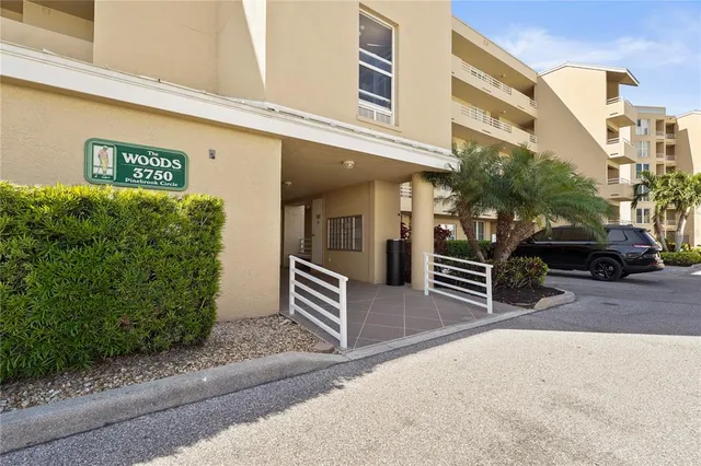 $240,000 | 3750 Pinebrook Circle, Unit 104, Bradenton, FL 34210