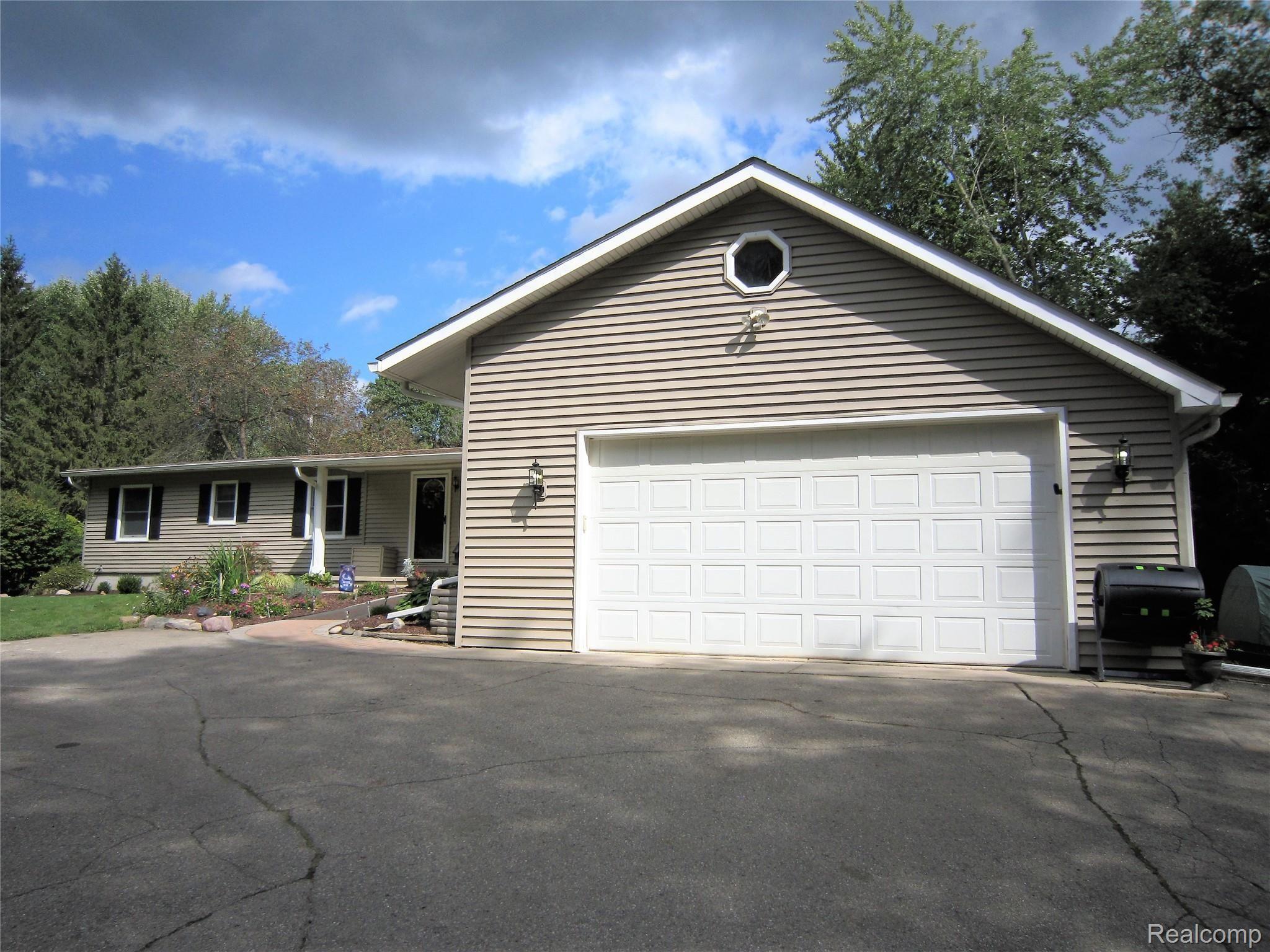 528 Argentine Road Howell, MI 48843 - Photo 2 of 41 IMG_1885.JPG
