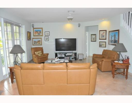 958 Greenwood Road Weston, FL 33327 - Photo 14 of 16 Den/Family/Great Room