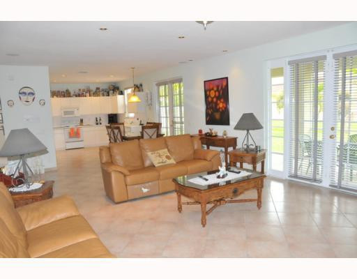 958 Greenwood Road Weston, FL 33327 - Photo 2 of 16 Den/Family/Great Room