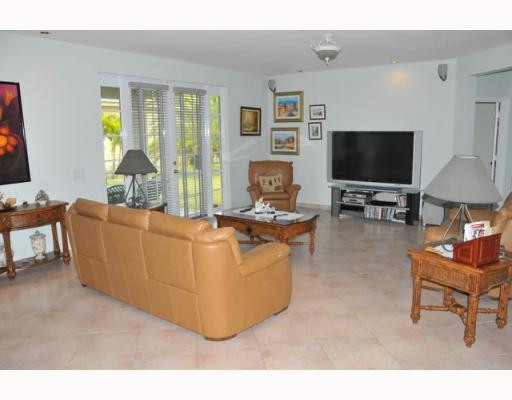 958 Greenwood Road Weston, FL 33327 - Photo 3 of 16 Den/Family/Great Room