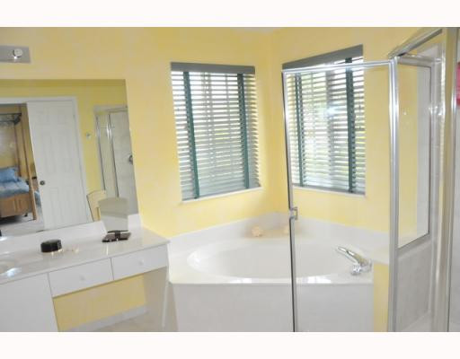 958 Greenwood Road Weston, FL 33327 - Photo 7 of 16 Master Bath/Spa