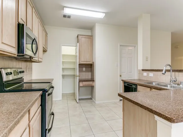 $525,000 | 1105 Windhaven Circle, Lewisville, TX 75067