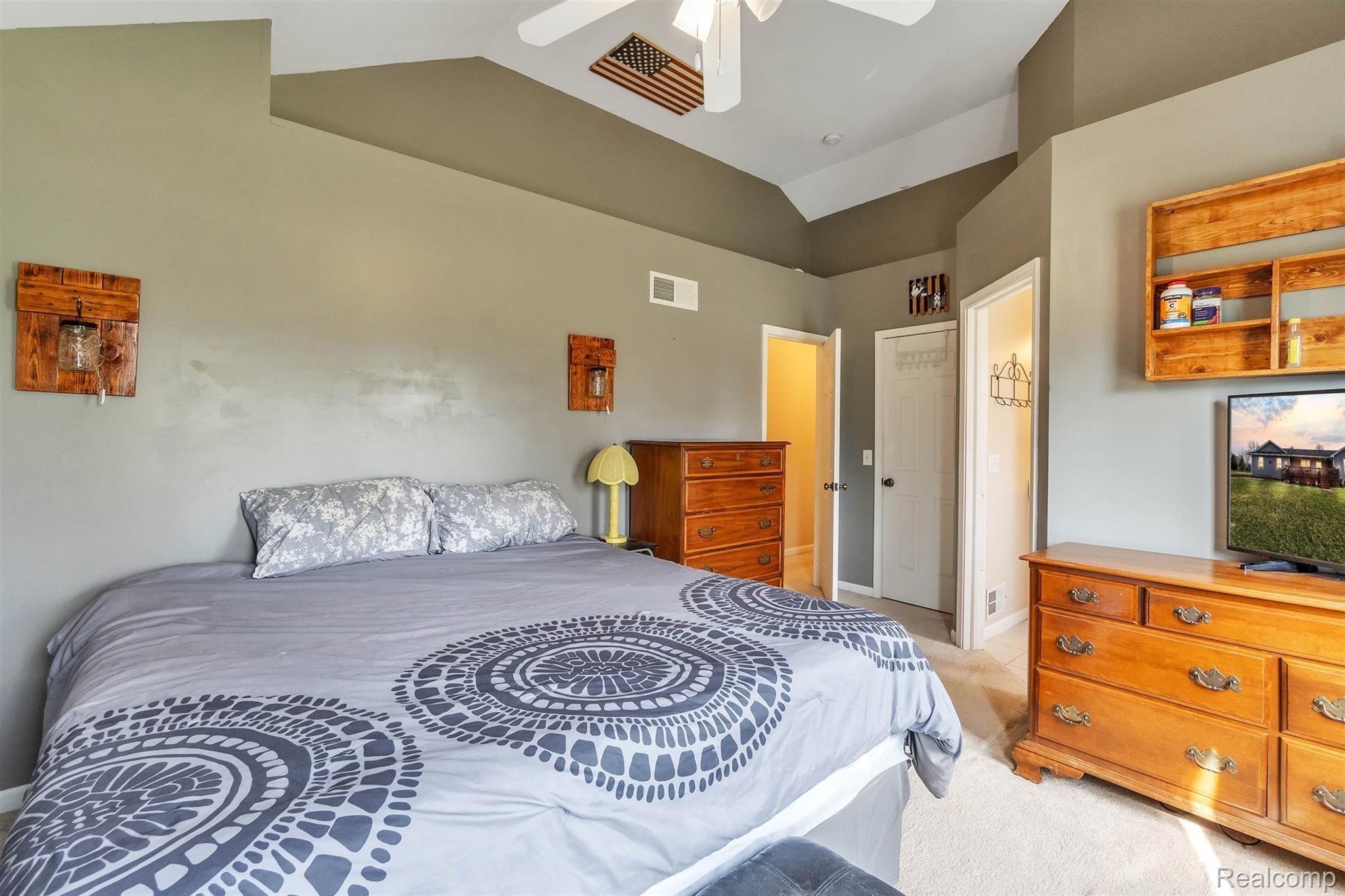 10893 Converse Road Fowlerville, MI 48836 - Photo 9 of 38 Master Bedroom with vaulted ceilings