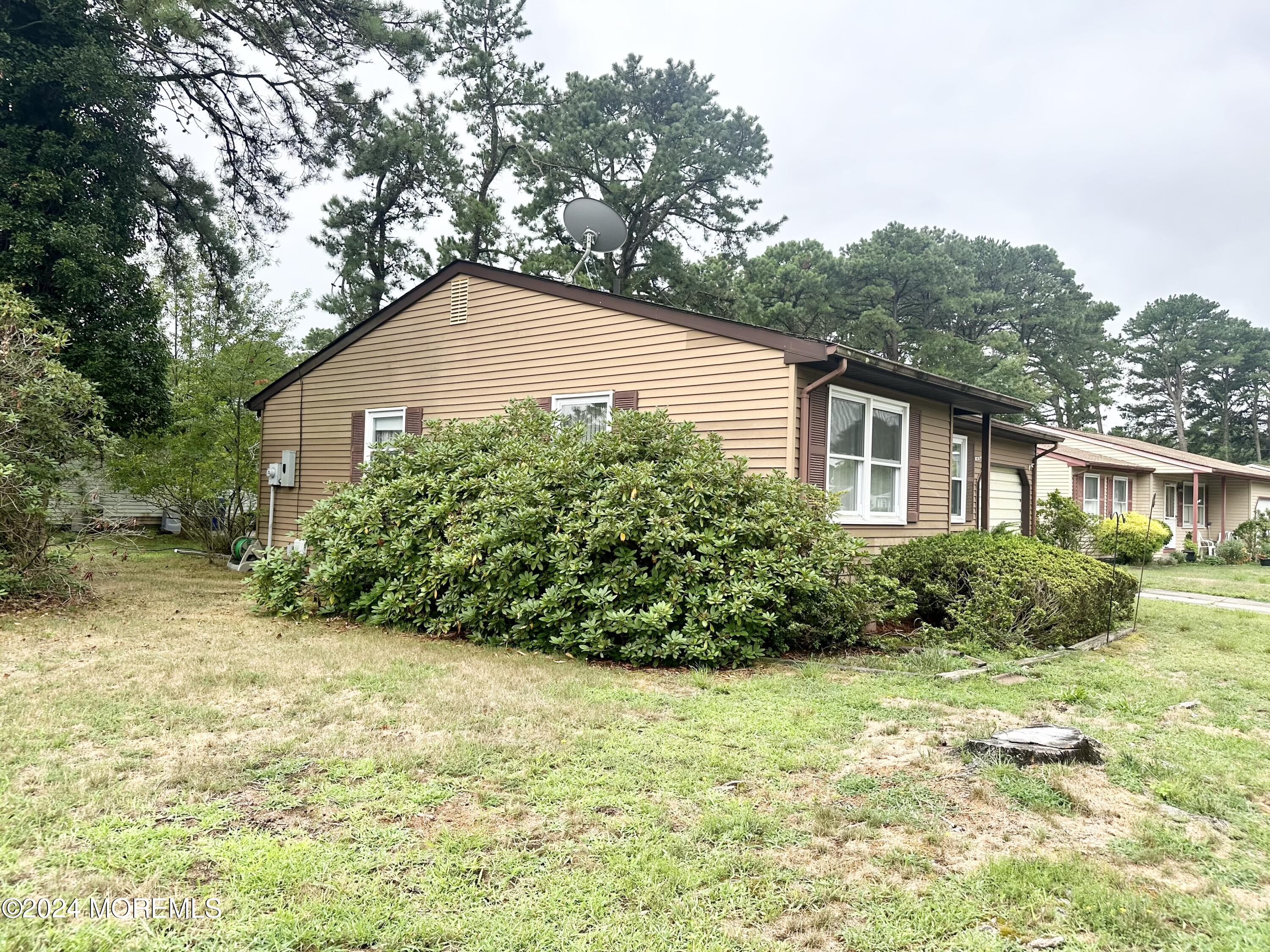 20 Augusta Road, Unit 73 Whiting, NJ 08759 - Photo 3 of 16 IMG_8973