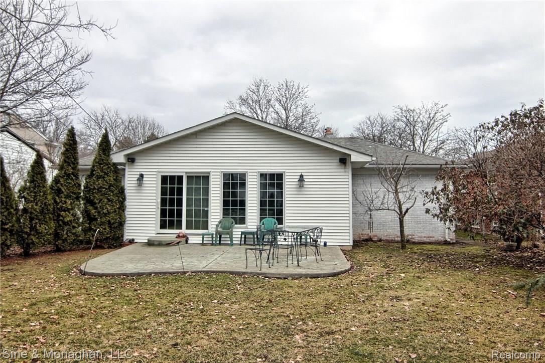 343 Ridgemont Road Grosse Pointe, MI 48236 - Photo 24 of 26 Rear.jpg