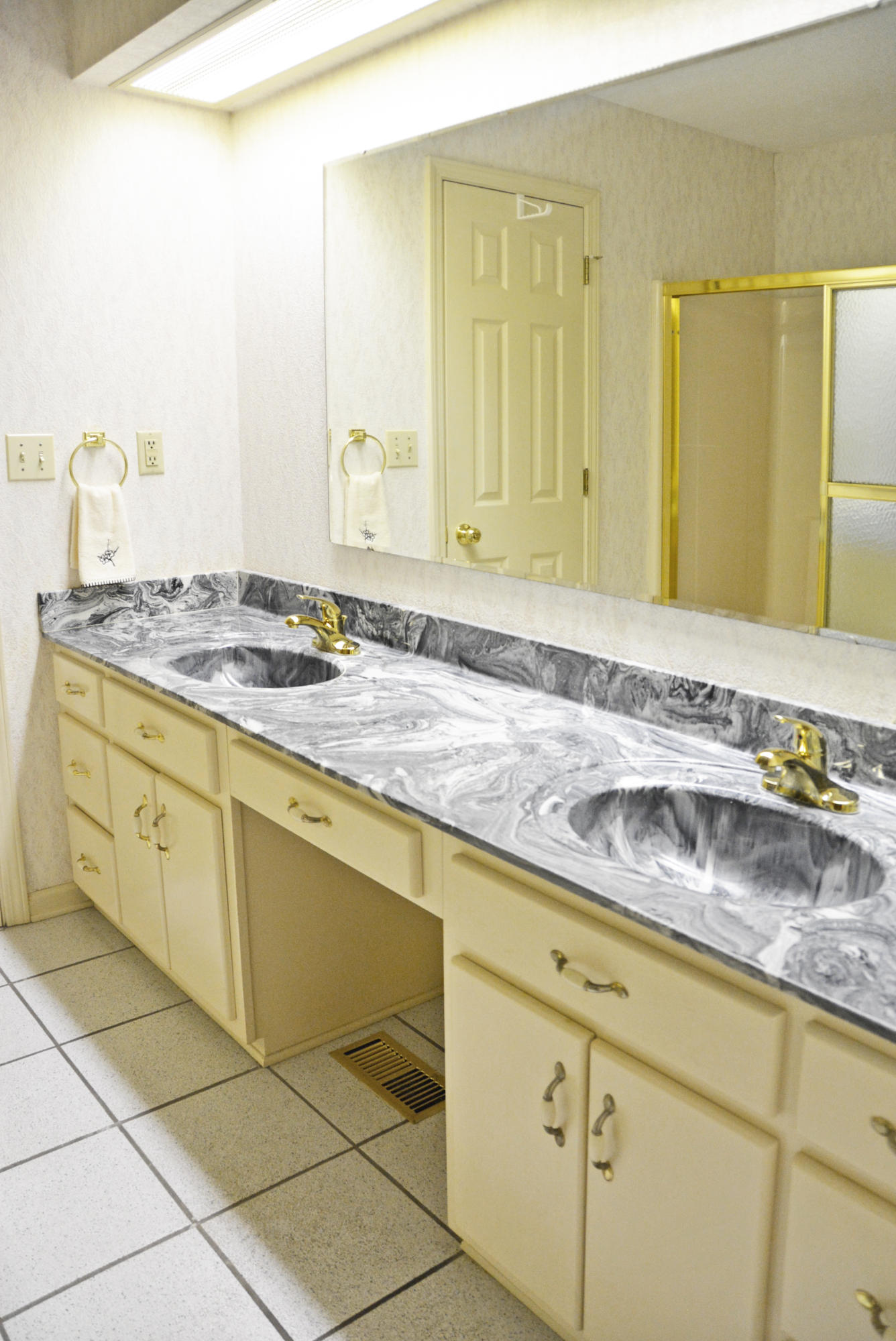 318 White Oak Road, Unit 84 Decatur, TN 37322 - Photo 8 of 26 Full Bath