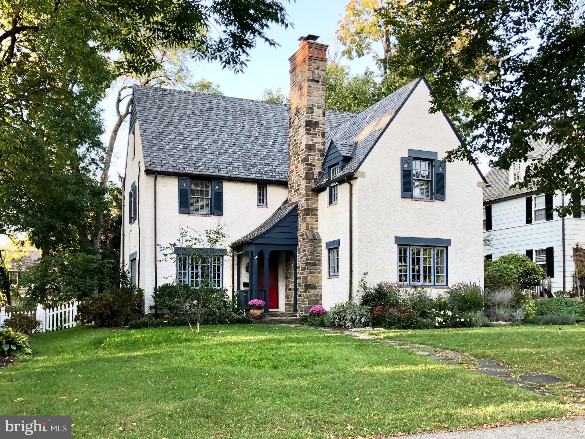 Quintessential Homeland Storybook Home!