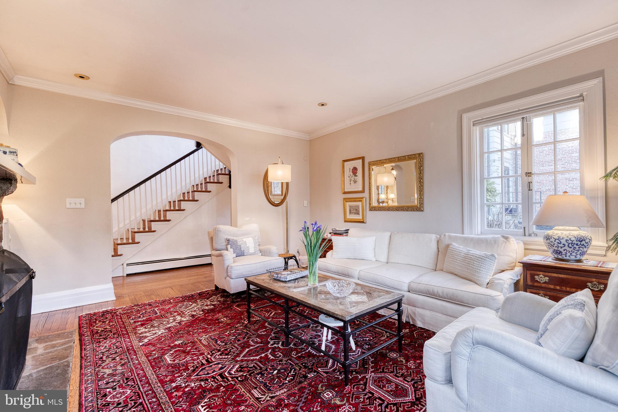 316 Broxton Road Baltimore, MD 21212 - Photo 11 of 53 Gorgeous living room with repeating archways.