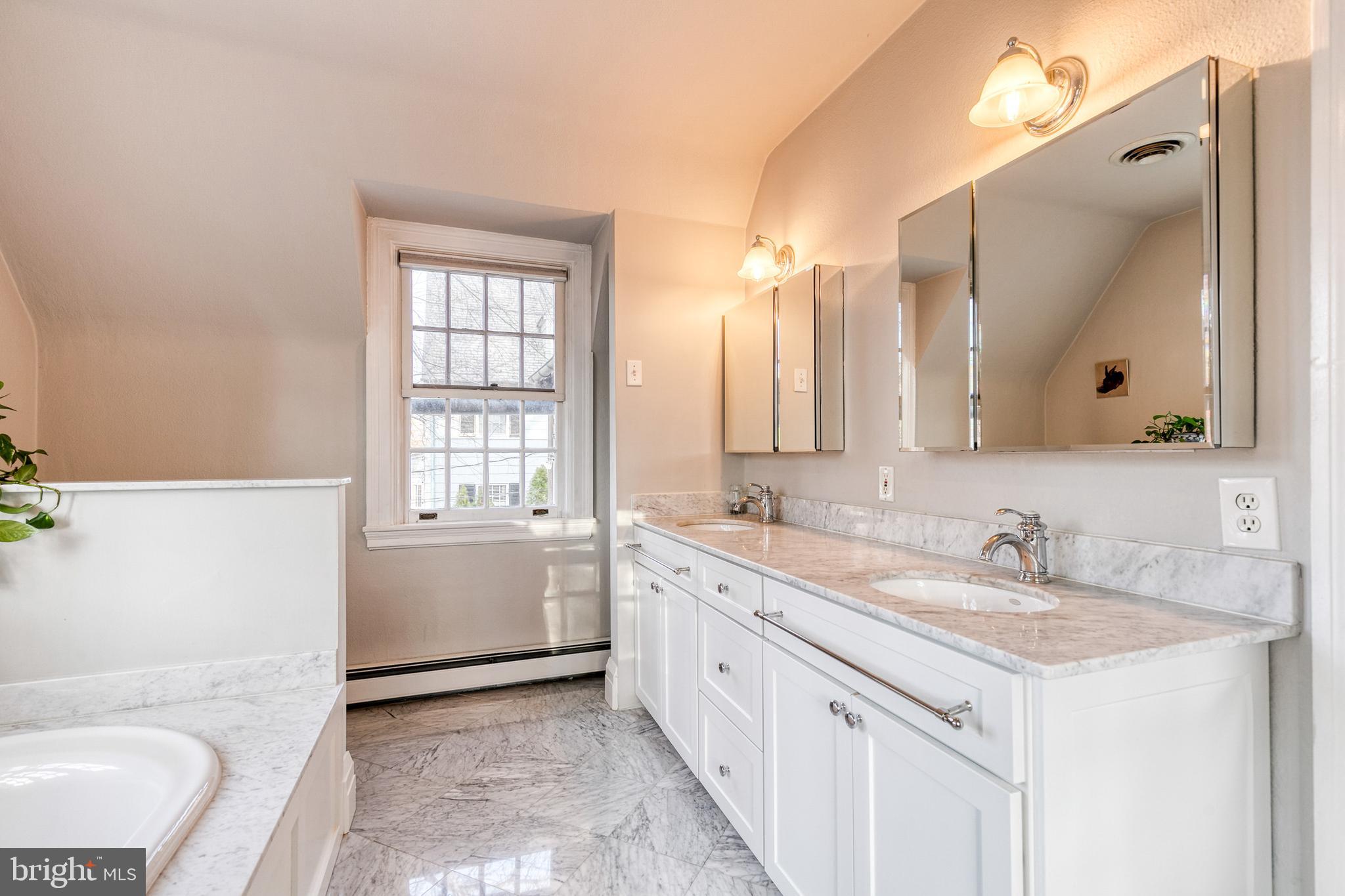 316 Broxton Road Baltimore, MD 21212 - Photo 33 of 53 Primary bath with marble, double vanity.