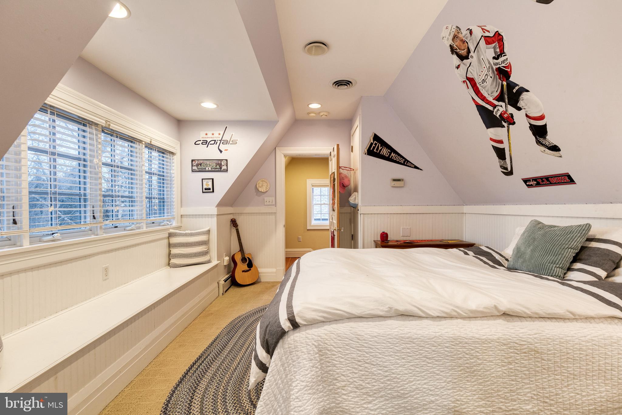 316 Broxton Road Baltimore, MD 21212 - Photo 40 of 53 Third level/fourth bedroom with window seat.