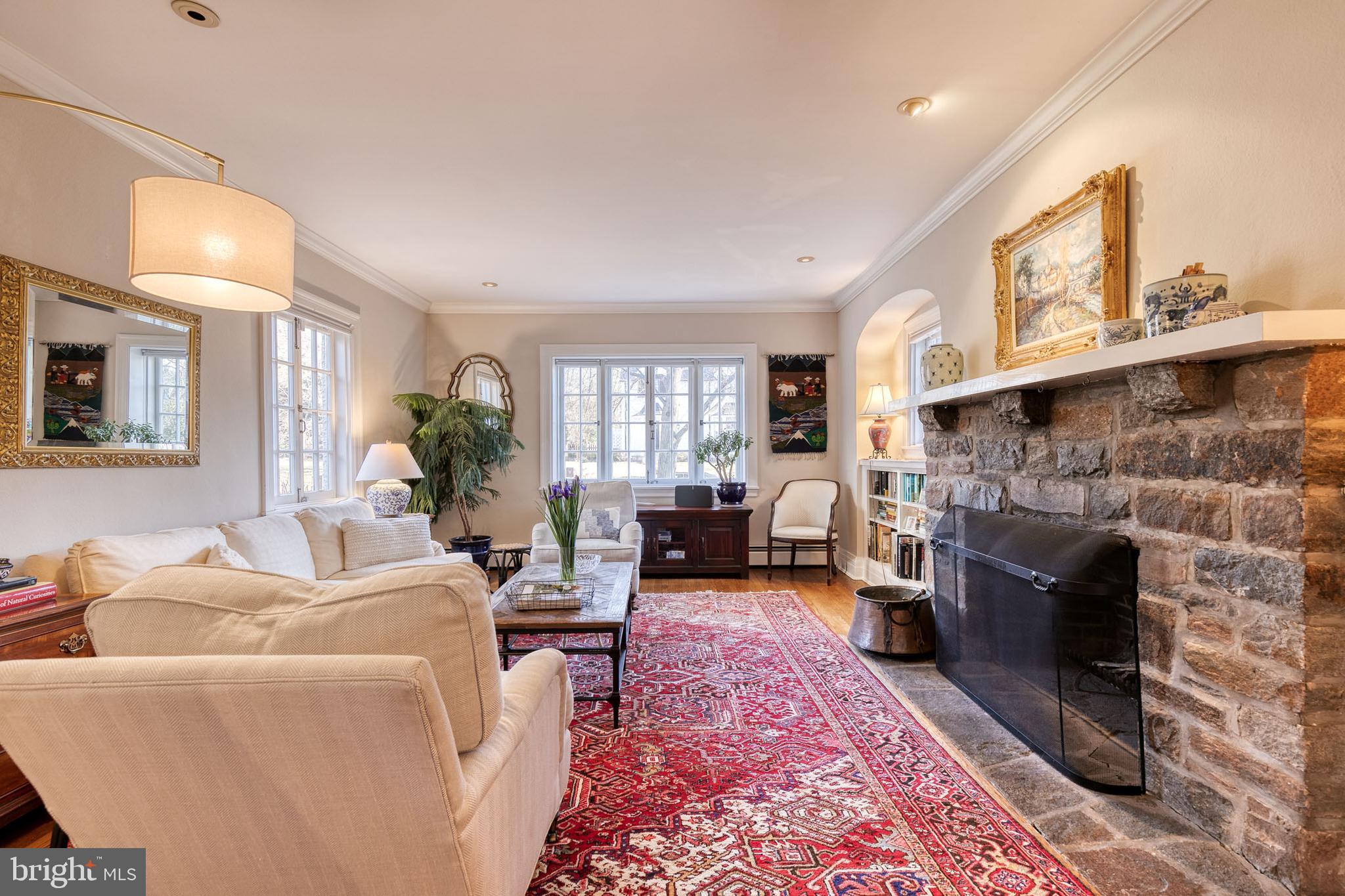 316 Broxton Road Baltimore, MD 21212 - Photo 9 of 53 Living room soaks up the Southern exposure.