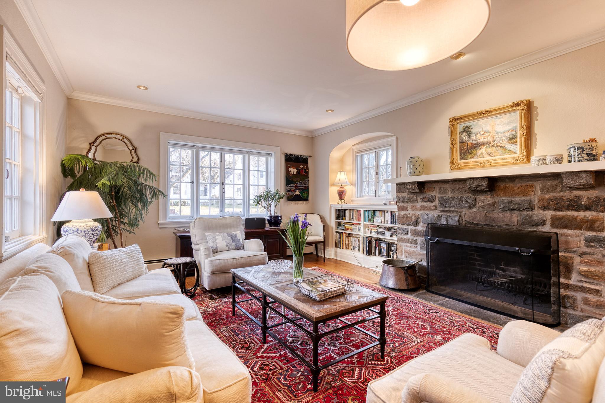 316 Broxton Road Baltimore, MD 21212 - Photo 10 of 53 Living room soaks up the Southern exposure.