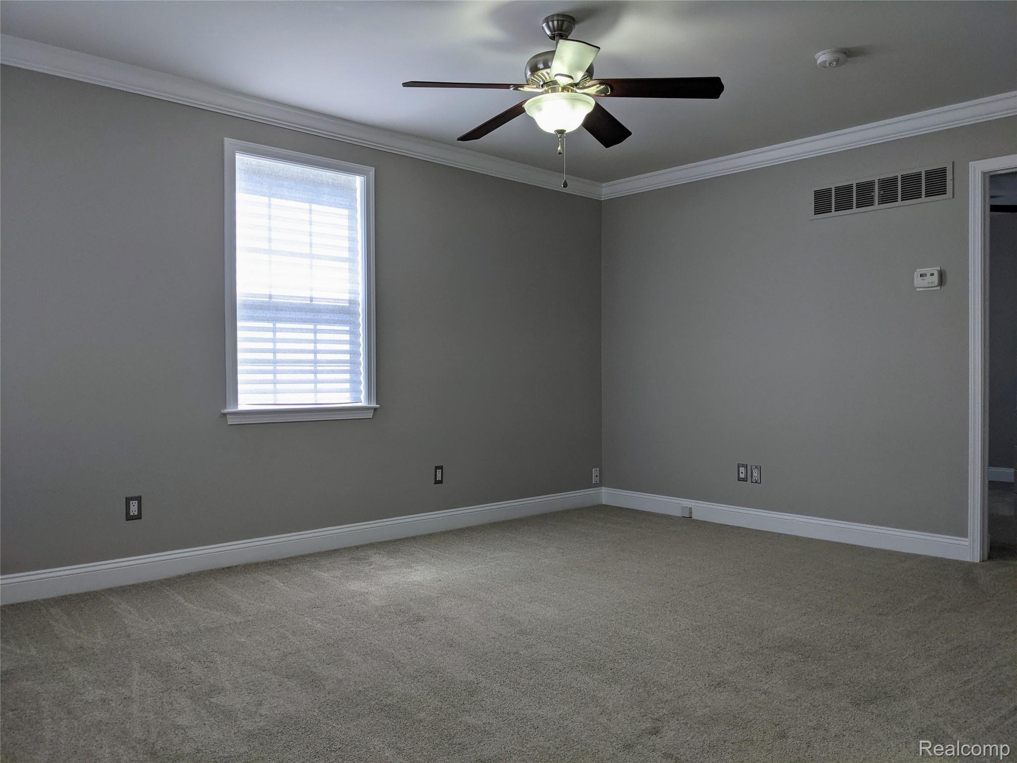 67 North Roslyn Road Waterford, MI 48328 - Photo 6 of 23 Living Room