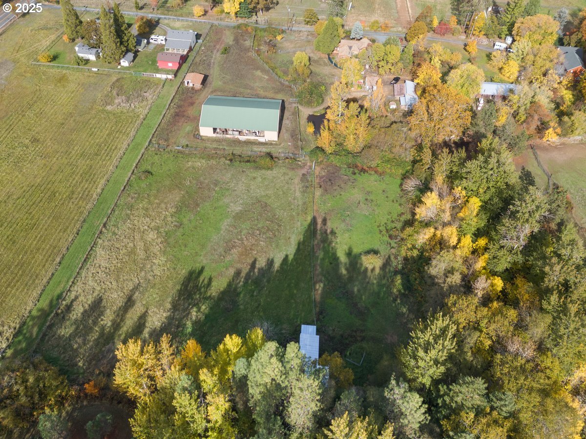 1931 Sleepy Hollow Loop Grants Pass, OR 97527 - Photo 34 of 43