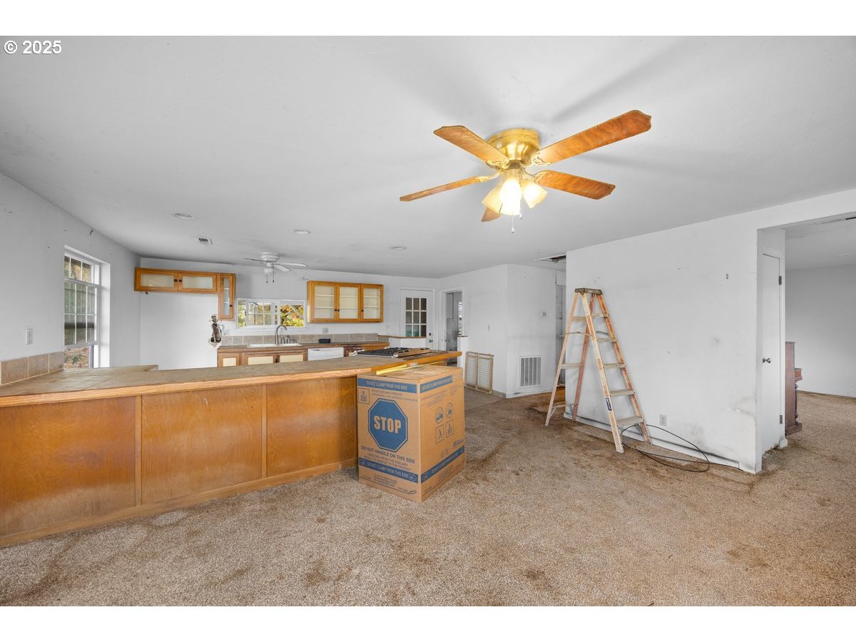 1931 Sleepy Hollow Loop Grants Pass, OR 97527 - Photo 37 of 43