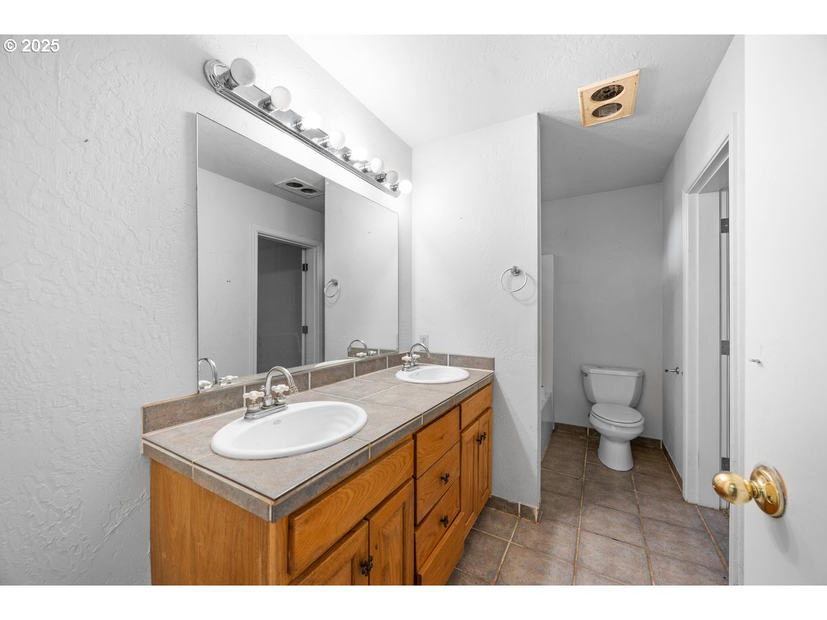 1931 Sleepy Hollow Loop Grants Pass, OR 97527 - Photo 42 of 43