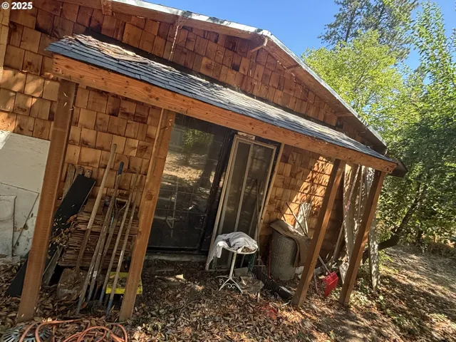 $445,000 | 1931 Sleepy Hollow Loop, Grants Pass, OR 97527