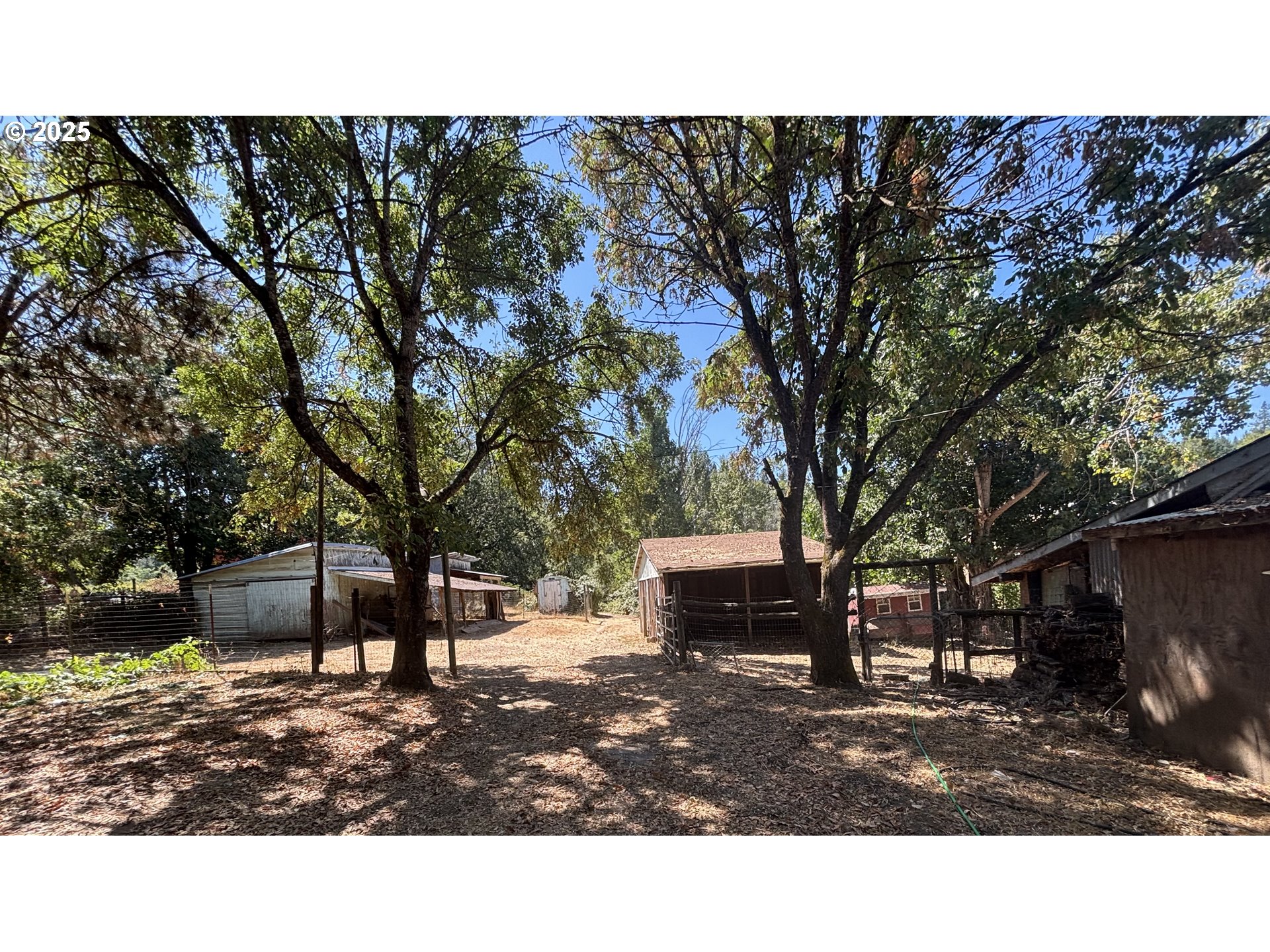 1931 Sleepy Hollow Loop Grants Pass, OR 97527 - Photo 7 of 43